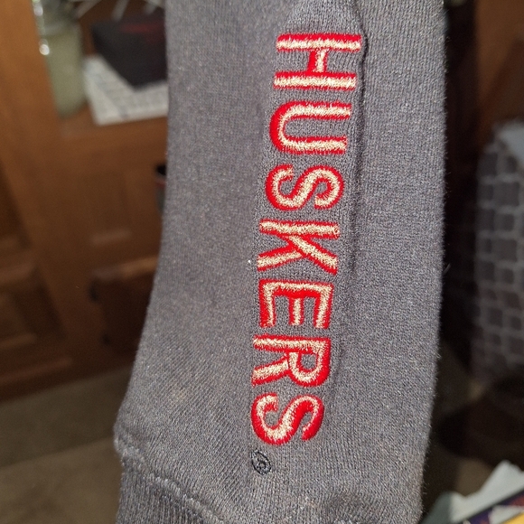 A Colosseum Nebraska Corn Huskers black hoodie in a women's size medium. NWT - Picture 3 of 9